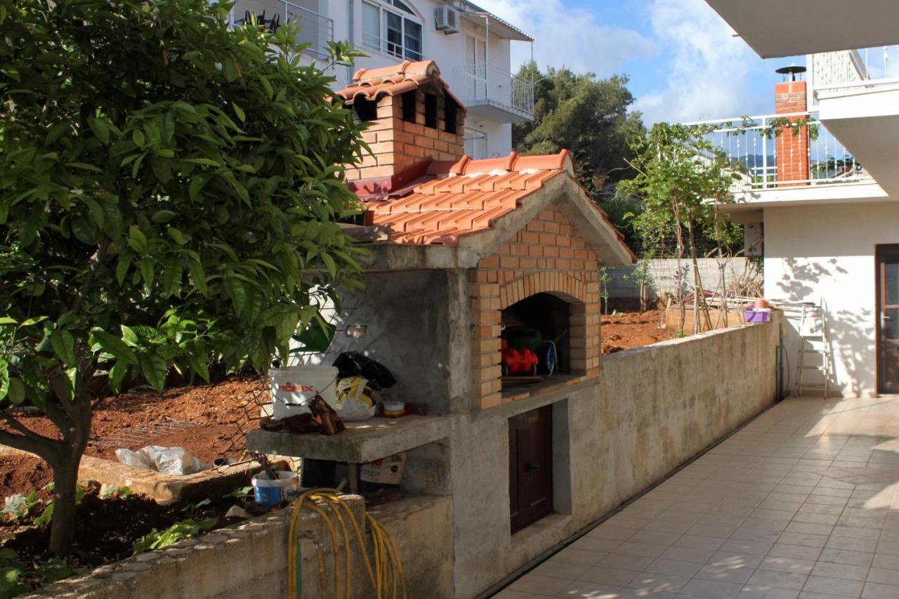 Apartments With A Parking Space Jelsa, Hvar - 8765 Jelsa  Esterno foto